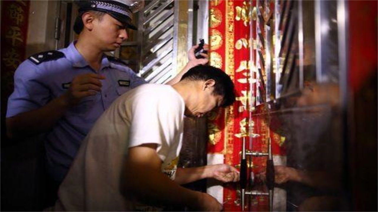 阳江请开锁师傅开了锁后，师傅